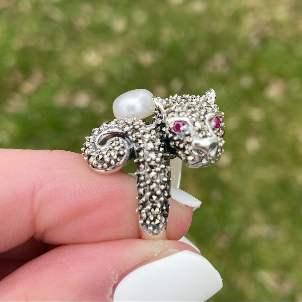 Pearl and Marcasite Panther Ring size 7.5 With Genuine Ruby Beautiful and Unique - Picture 9 of 10